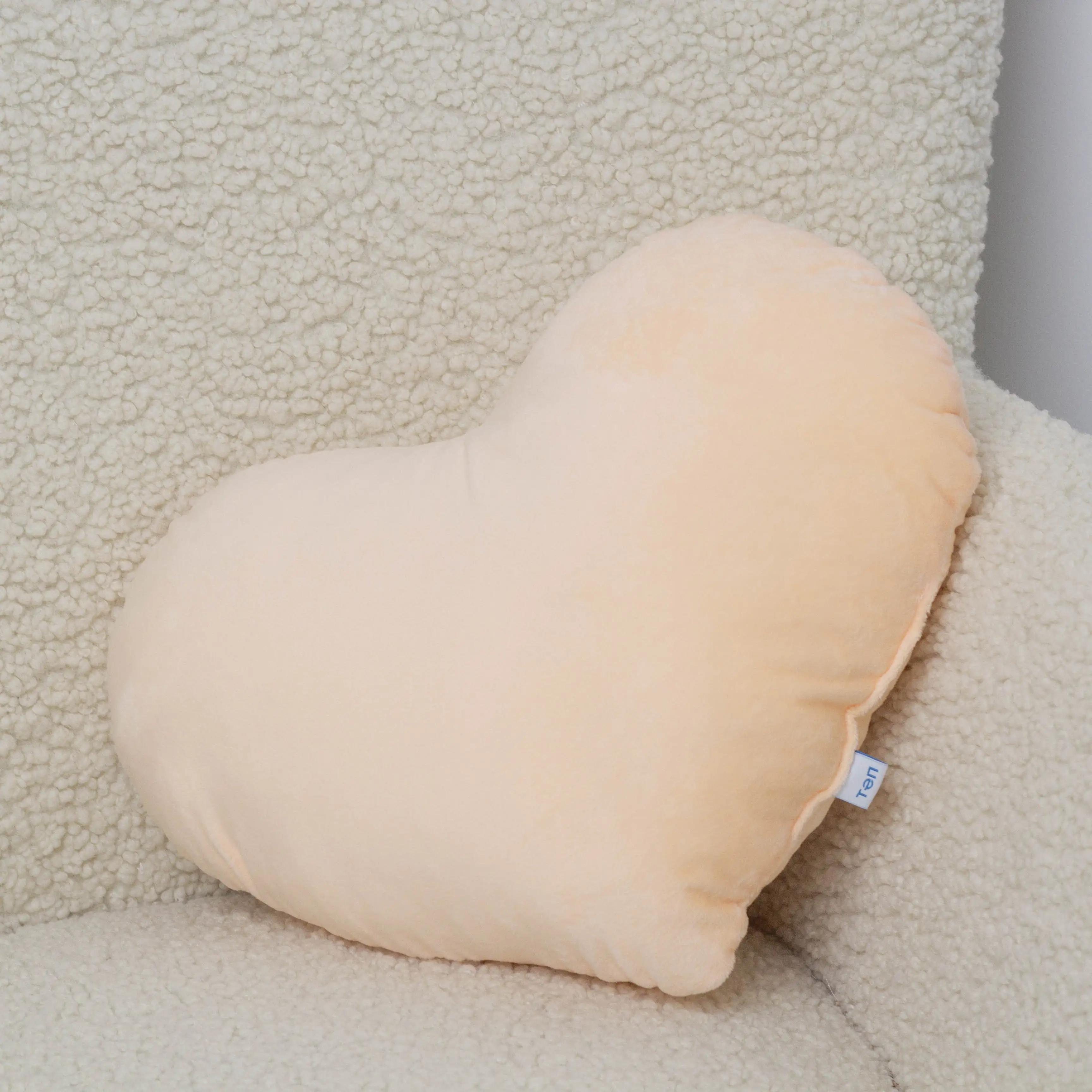 Подушка декоративна ТЕП "HEARTS" персикова, 35x40 - Фото 2