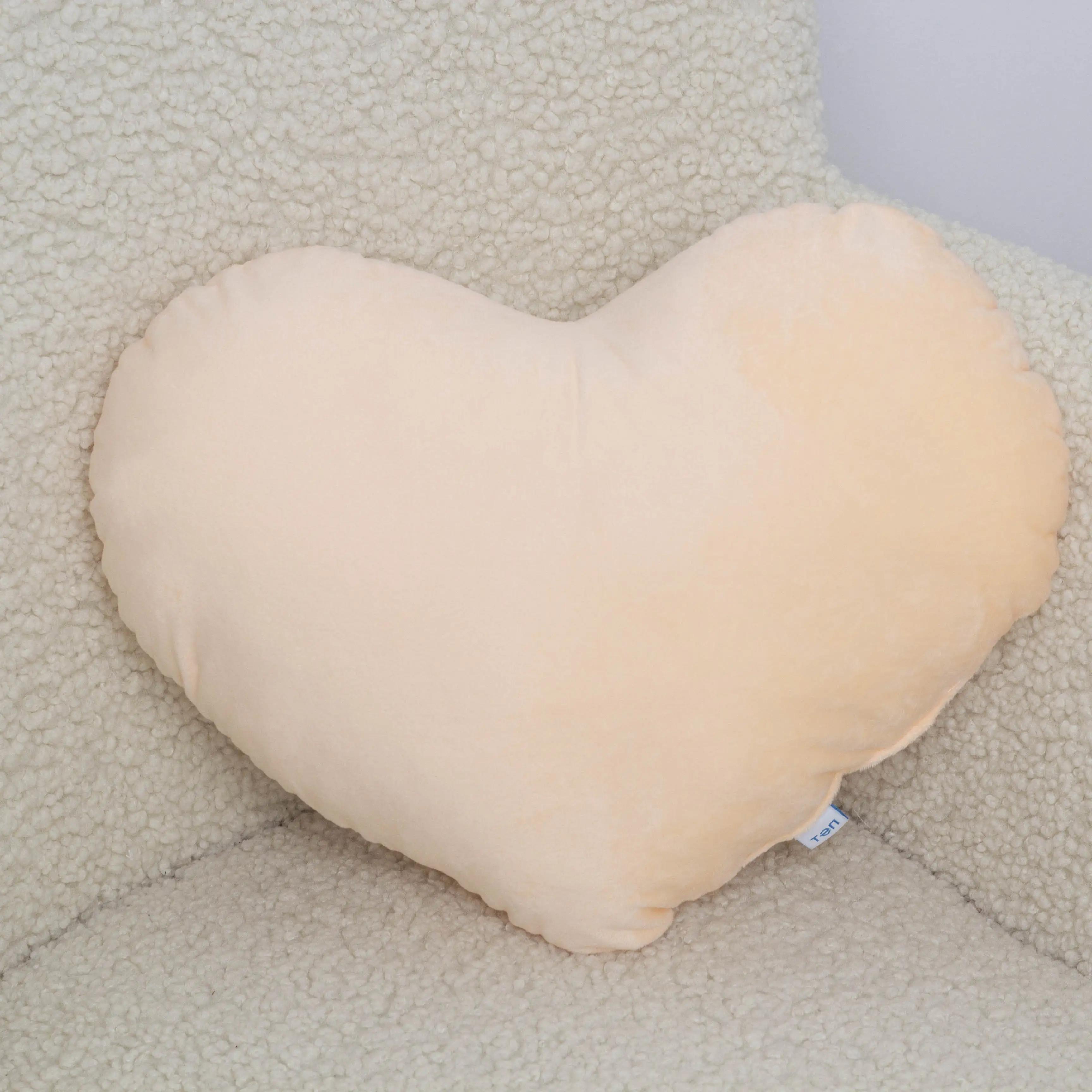 Подушка декоративна ТЕП "HEARTS" персикова, 35x40 - Фото 3