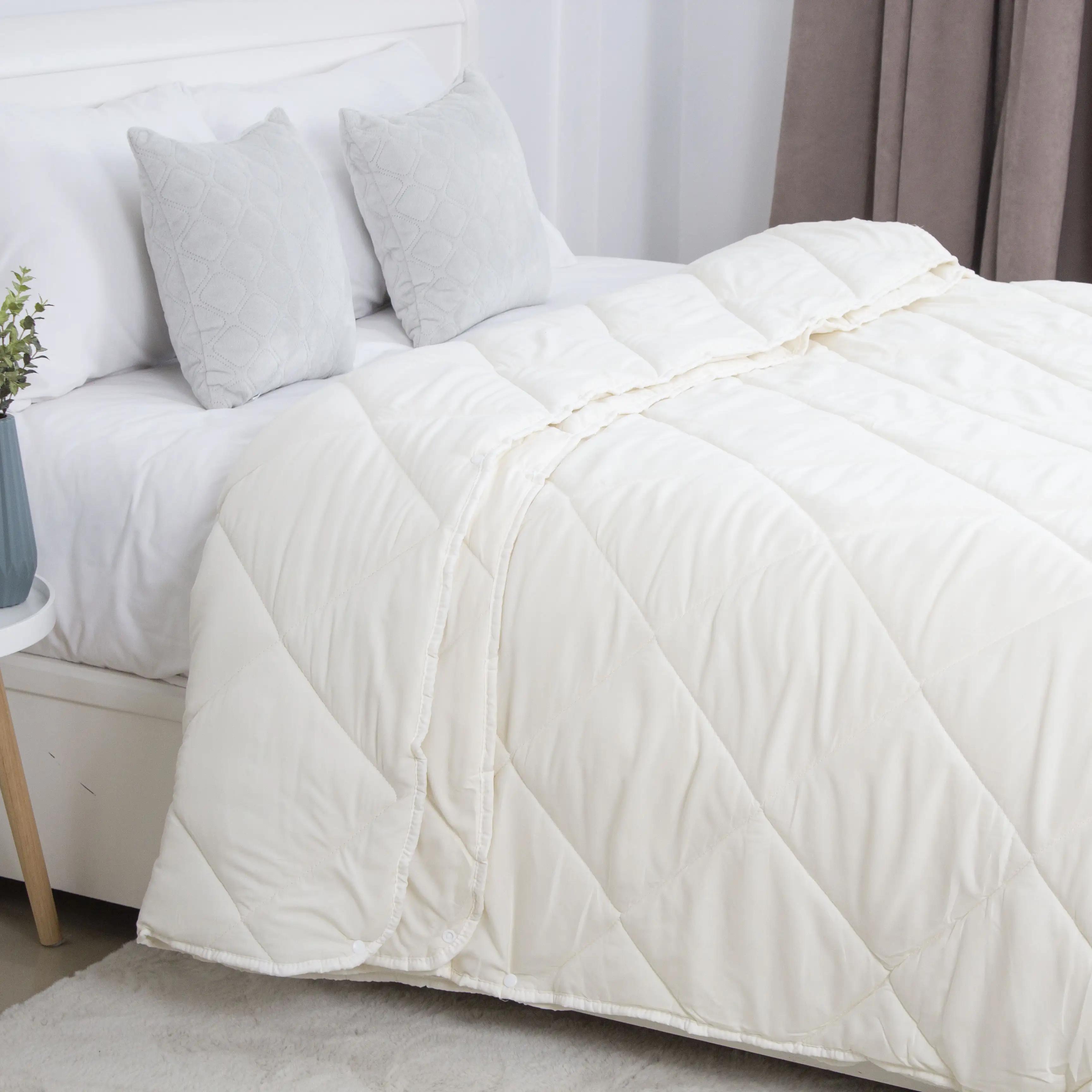 Ковдра FRIENDLY "FOUR SEASONS" молочна