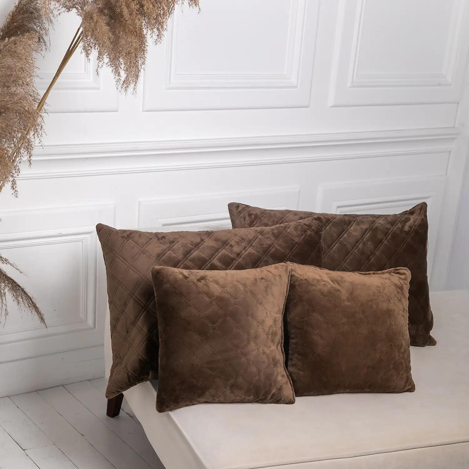 Подушка декоративна "VELOUR" Коричнева, 40x40 - Фото 7 Подушка декоративна "VELOUR" Коричнева, 40x40 - Фото 7