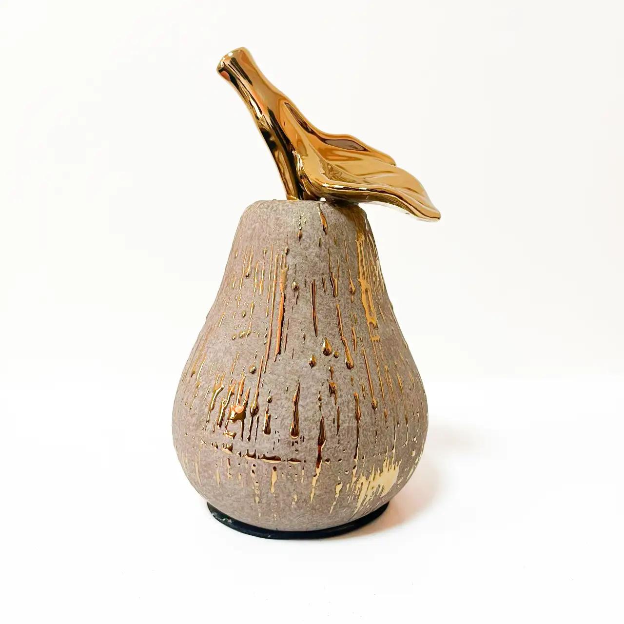 Декоративна фігурка “Pear Shine”, кераміка, 17×10×10 см Декоративна фігурка “Pear Shine”, кераміка, 17×10×10 см