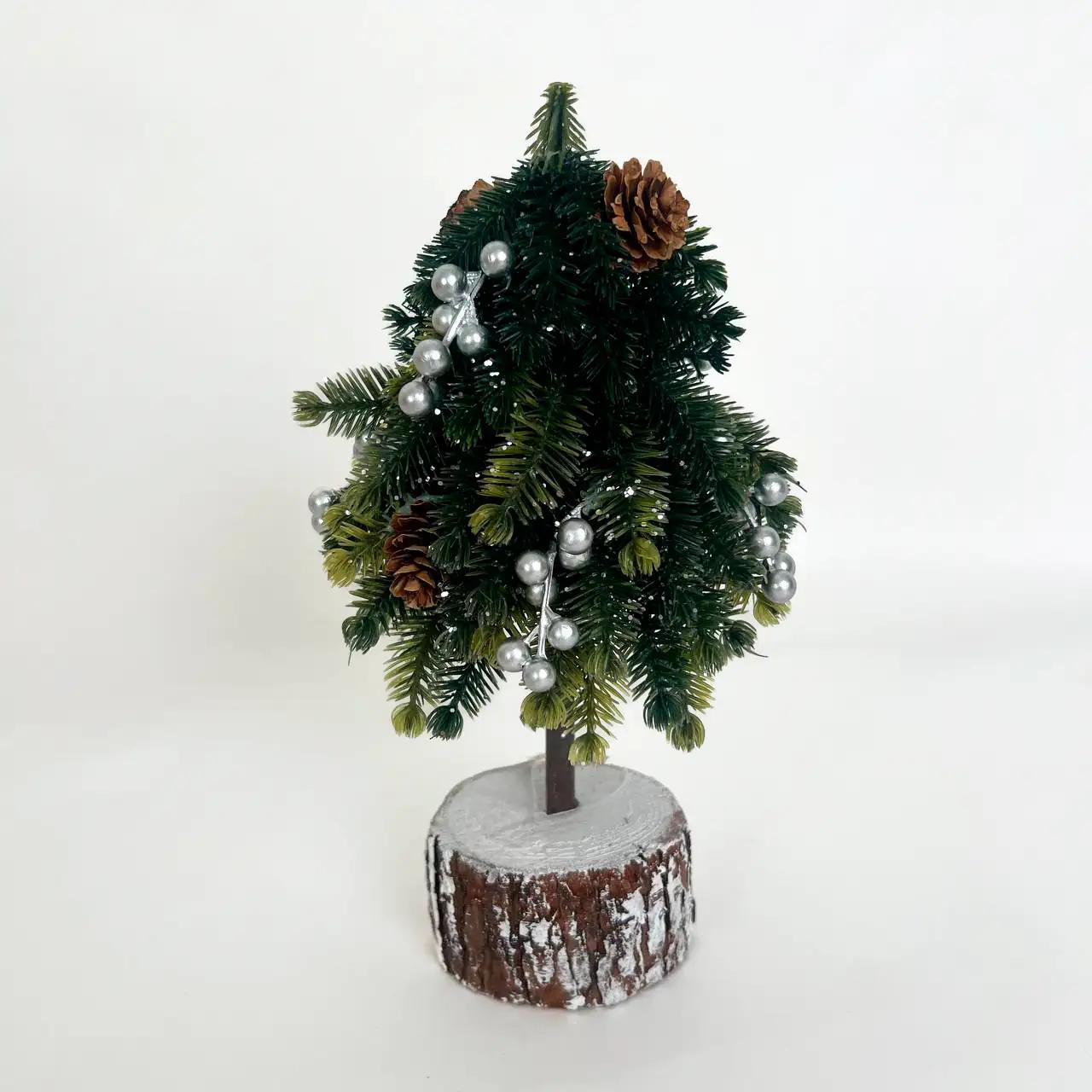 Декоративна фігурка “Frosty Pine”, 27 см, зелена Декоративна фігурка “Frosty Pine”, 27 см, зелена