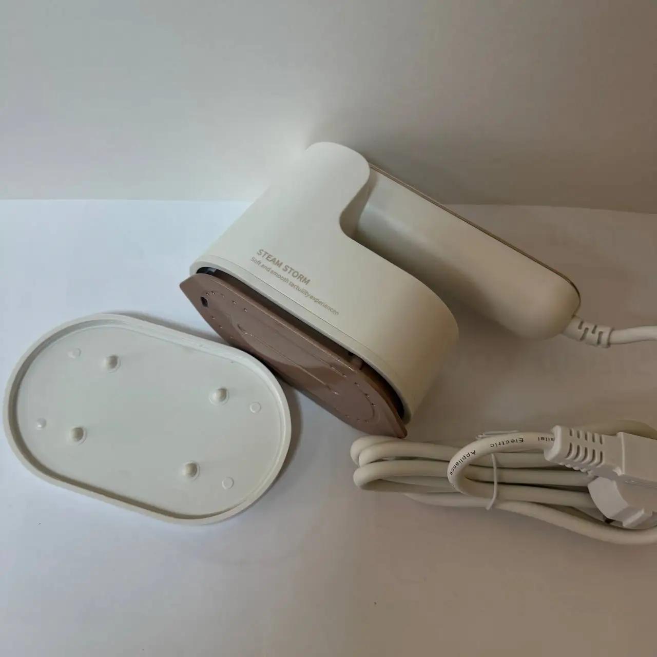 Праска-відпарювач дорожня “Warm Travel” 1200 W, біла, Декор - Фото 2 Праска-відпарювач дорожня “Warm Travel” 1200 W, біла, Декор - Фото 2