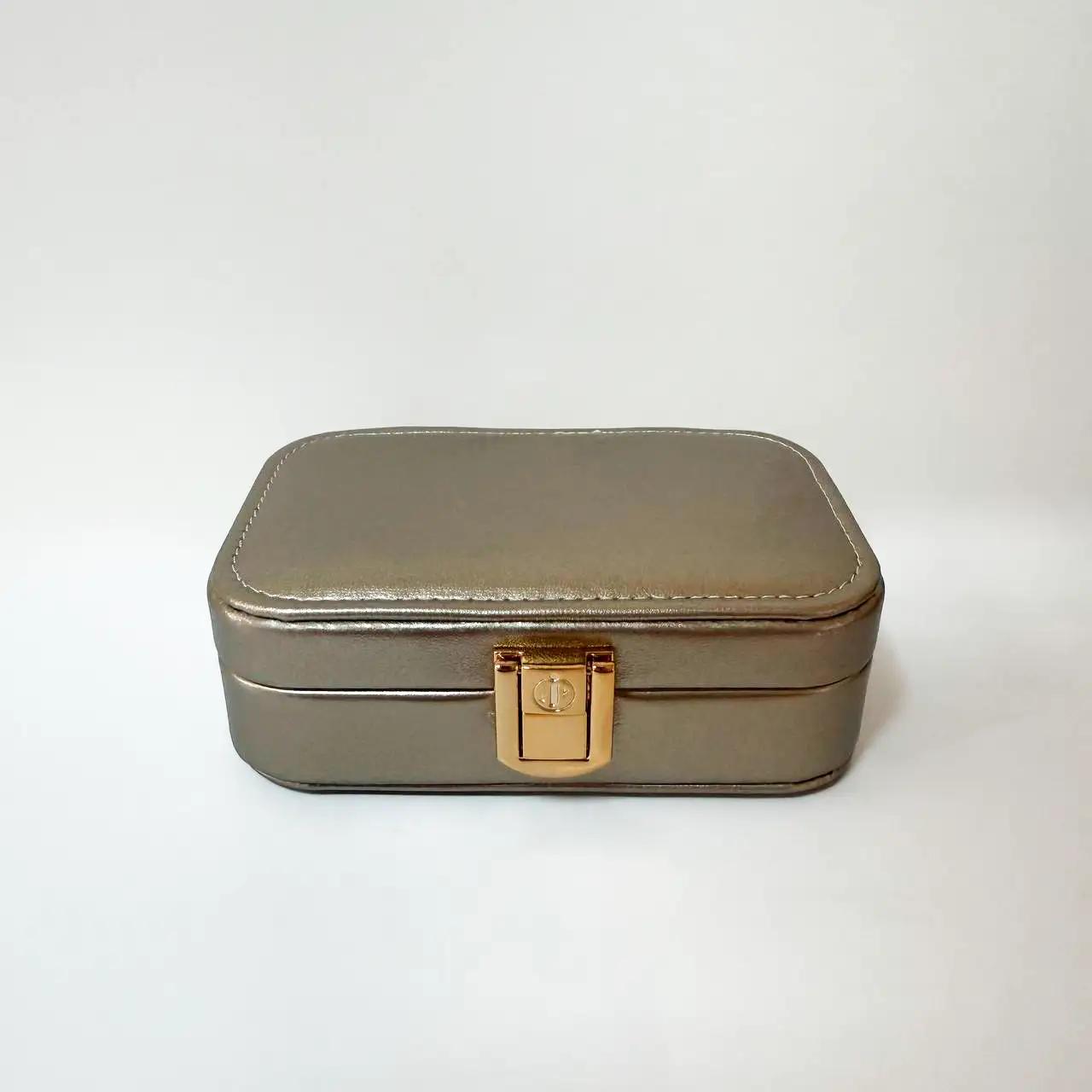 Скринька для прикрас “Soft Shine” 12×7.5×4 см, срібний Скринька для прикрас “Soft Shine” 12×7.5×4 см, срібний